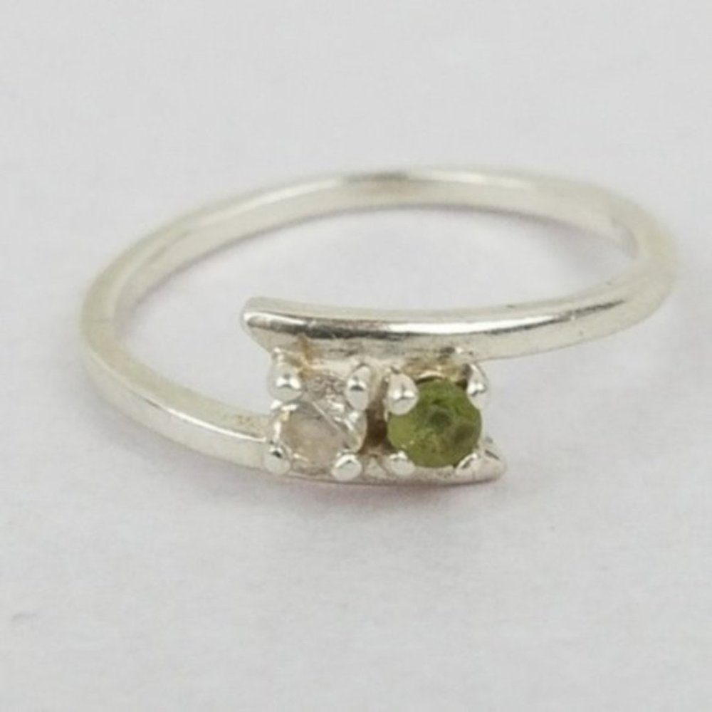 Sterling Silver GREEN Peridot Ring sz 8 Boho Gems